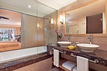 Grand Palladium Palace Resort & Spa - Beispiel Bad Junior Suite (Zimmercodierungen JBG, UDC, UDG & WDG)