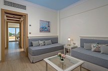 Atrium Palace Thalasso Spa Resort & Villas - Wohnbeispiel Suite Familie seitlicher Meerblick (Zimmercodierung WIN)