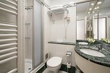 Valamar Meteor Hotel - Wohnbeispiel Bad (Zimmercodierung DB1)