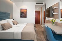 Valamar Meteor Hotel - Wohnbeispiel Zimmer für 4 plus 1 Meerseite (Zimmercodierung FVN)