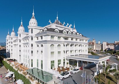 Side Royal Palace Side