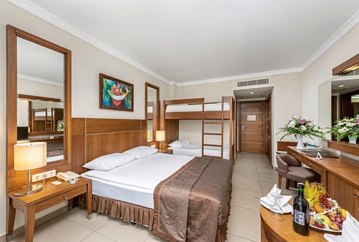 Sunis Elita Beach Resort Hotel & Spa - Wohnbeispiel Doppelzimmer Hauptgebäude mit Etagenbett (Zimmercodierung FBU)