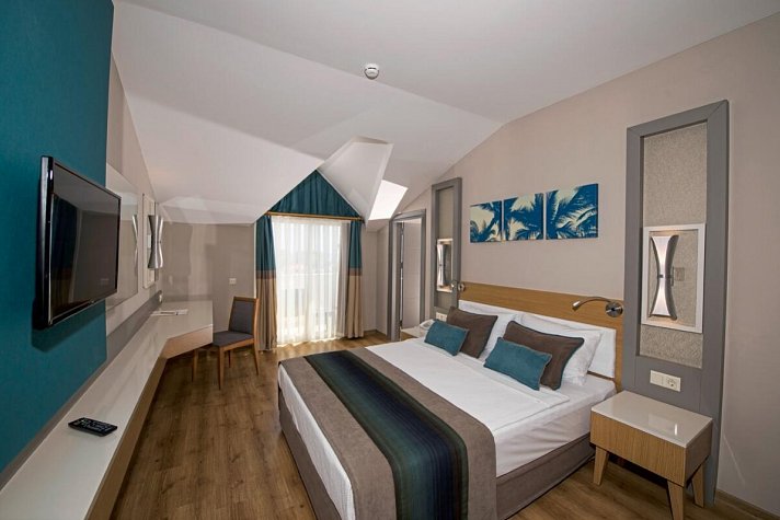 Palm World Side Resort & Spa