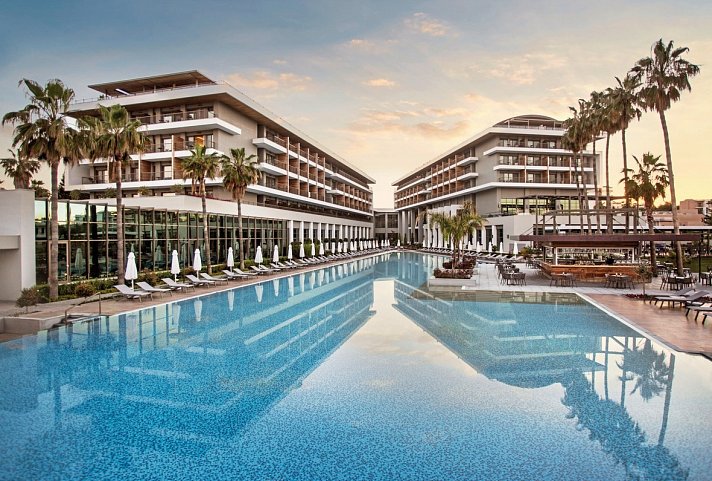 Acanthus & Cennet Barut Collection