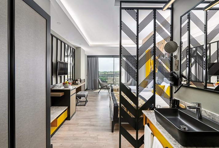 Arnor De Luxe Hotel & Spa - Wohnbeispiel Doppelseite Poolseite (Zimmercodierungen DB2 & DC2)