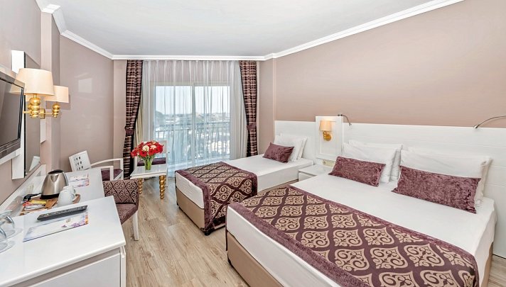 Serenis Hotel