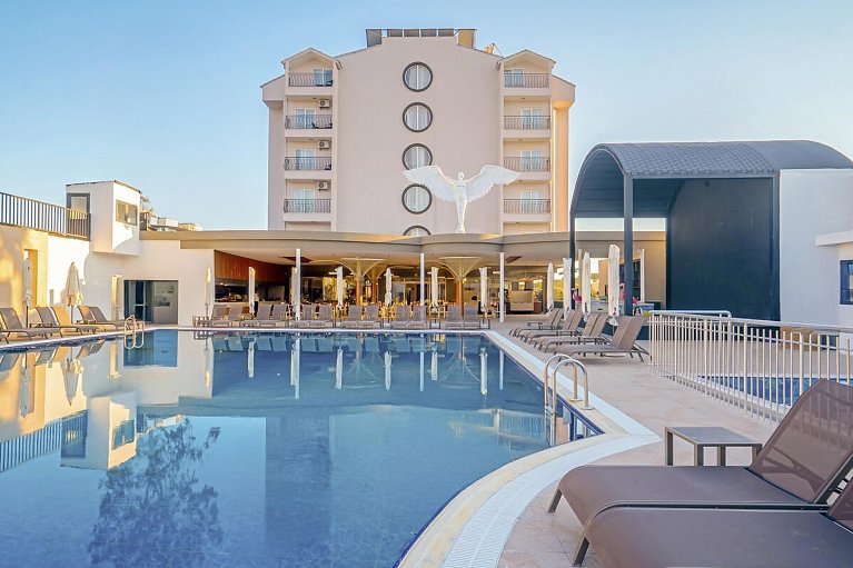 Q Ella Beach Hotel