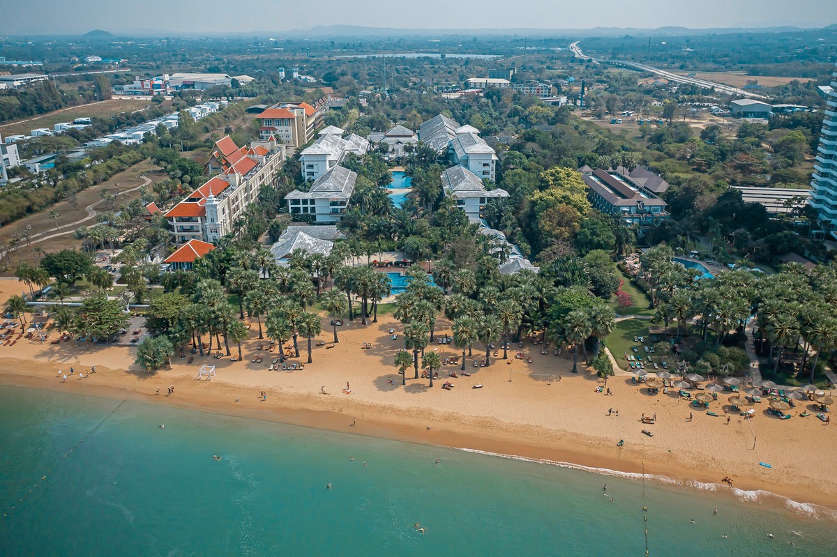 Ravindra Beach Resort & Spa