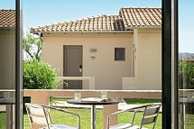 Canvas by Mitsis Messonghi - Wohnbeispiel Bungalow Gartenblick (Zimmercodierung BIG)
