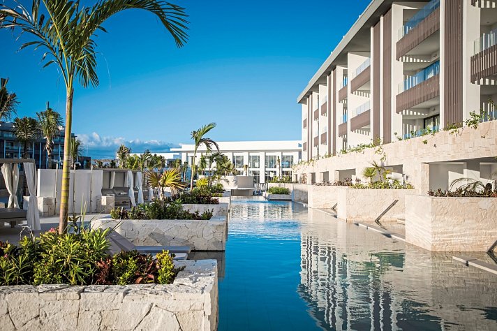 Majestic Elegance Costa Mujeres