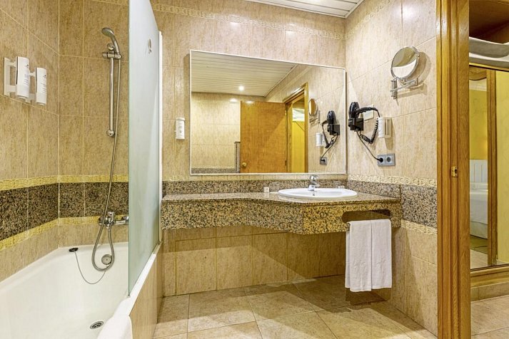 IFA Altamarena by Lopesan Hotels - Wohnbeispiel Familienzimmer Strassenseite (Zimmercodierung FB1)