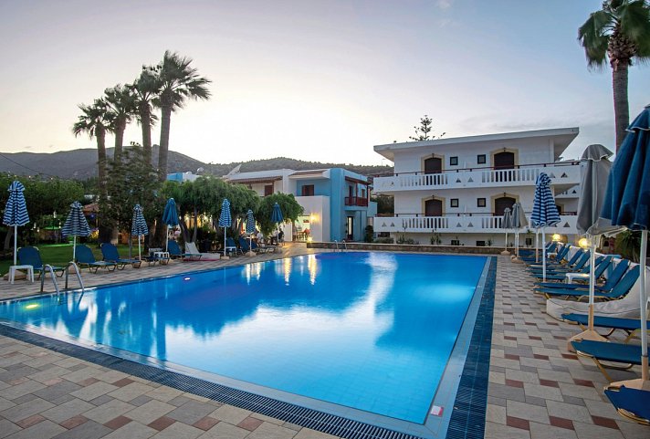 Paloma Garden & Corina