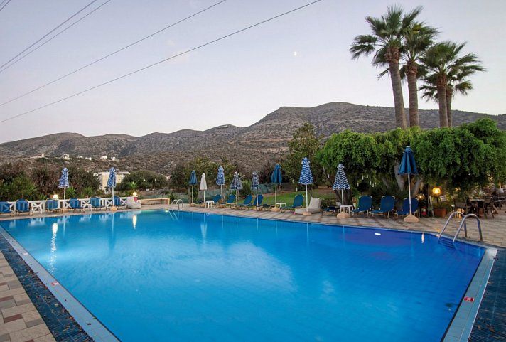 Paloma Garden & Corina