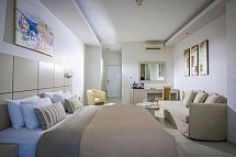 Matheo Villas & Suites - Wohnbeispiel Doppelzimmer Superior seitl. Meerblick (Zimmercodierung DSN)