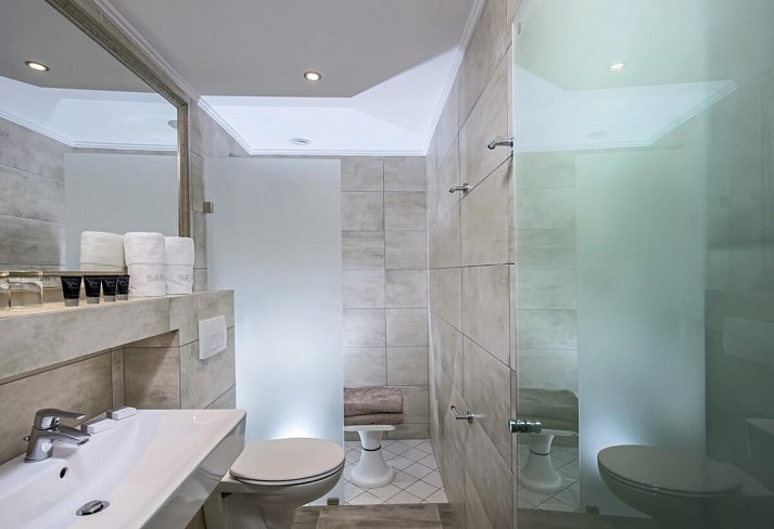 Matheo Villas & Suites - Badbeispiel (Zimmercodierungen DBN, DBM & DPG)