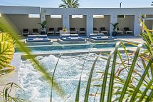 Matheo Villas & Suites