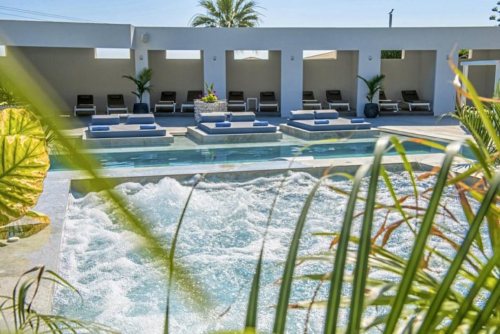 Matheo Villas & Suites