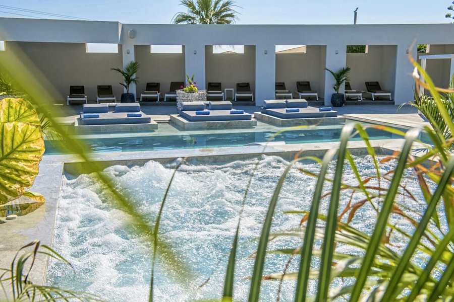 Matheo Villas & Suites