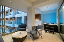Akasha Beach Hotel & Spa - Wohnbeispiel Azure Outdoor Jacuzzi (Zimmercodierung JB2)
