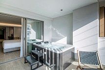 Akasha Beach Hotel & Spa - Wohnbeispiel Doppelzimmer Meerblick Dazzling Blue Plunge Pool (Zimmercodierung D3M)