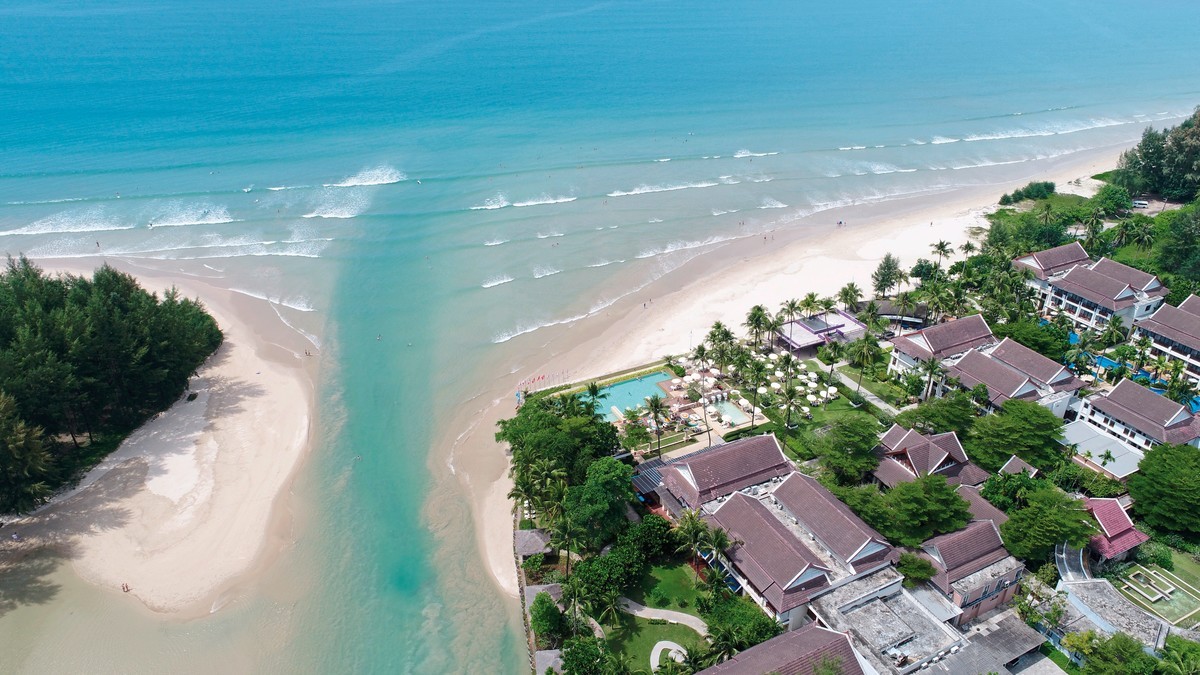 Apsara Beachfront Resort & Villa