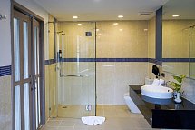 Andakira Hotel Patong - Badbeispiel Grand Deluxe (Zimmercodierung DD2)