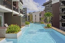 Andakira Hotel Patong - Wohnbeispiel Deluxe Pool Access (Zimmercodierung DDQ)