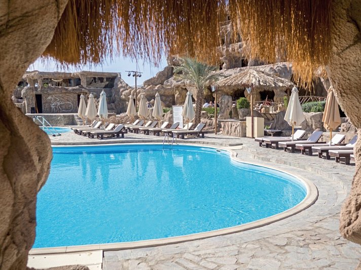 Caves Beach Resort