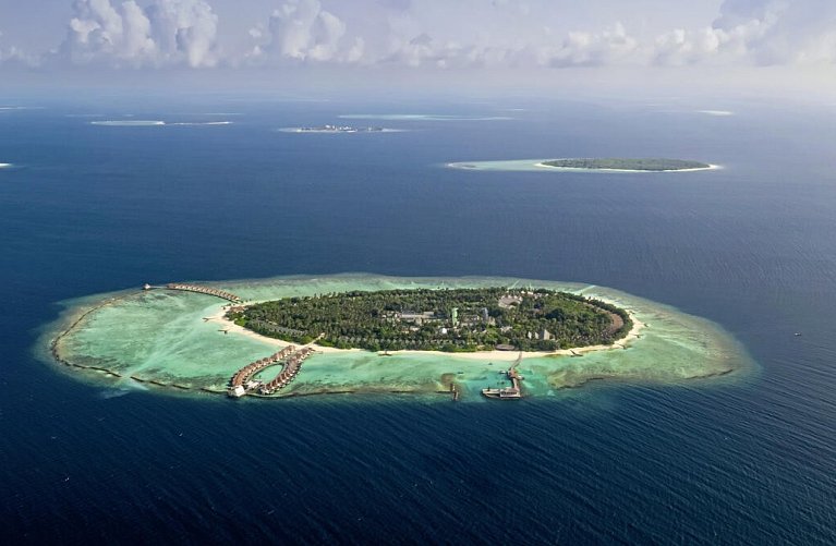 Furaveri Island Resort & Spa