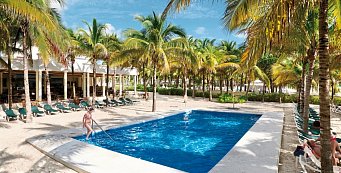 RIU Lupita - Pool am Strand