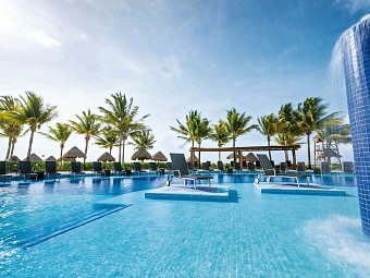 BlueBay Grand Esmeralda
