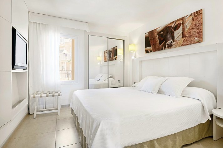 Iberostar Waves Club Cala Barca - Wohnbeispiel (Zimmercodierungen JB1, JB2, J1M, J2M, AB1, AB2, OB1 & OB2)