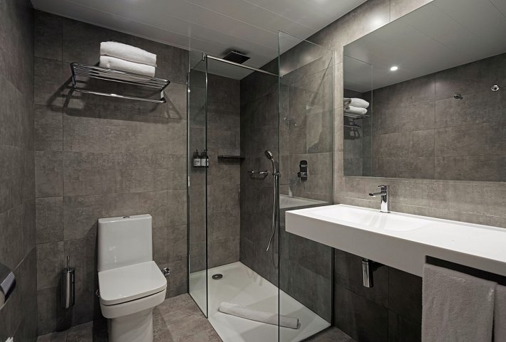 THB El Cid - Beispiel Bad Doppelzimmer Superior Meerblick (Zimmercodierung DSM)