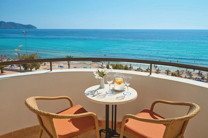 Hipotels Hipocampo Playa - Beispiel Balkon Doppelzimmer Meerblick (Zimmercodierung DBM)