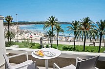 Hipotels Mediterraneo - Beispiel Balkon Doppelzimmer Meerblick (Zimmercodierung DBM)