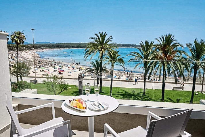 Hipotels Mediterraneo - Beispiel Balkon Doppelzimmer Meerblick (Zimmercodierung DBM)