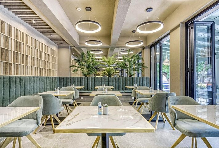 Astron Hotel