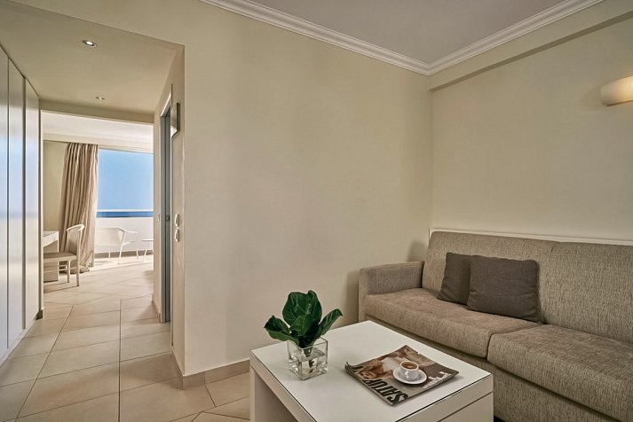 Lindos Village Resort & Spa - Wohnbeispiel Juniorsuite Meerblick (Zimmercodierung J1M)