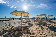 HVD Riviera Beach Hotel